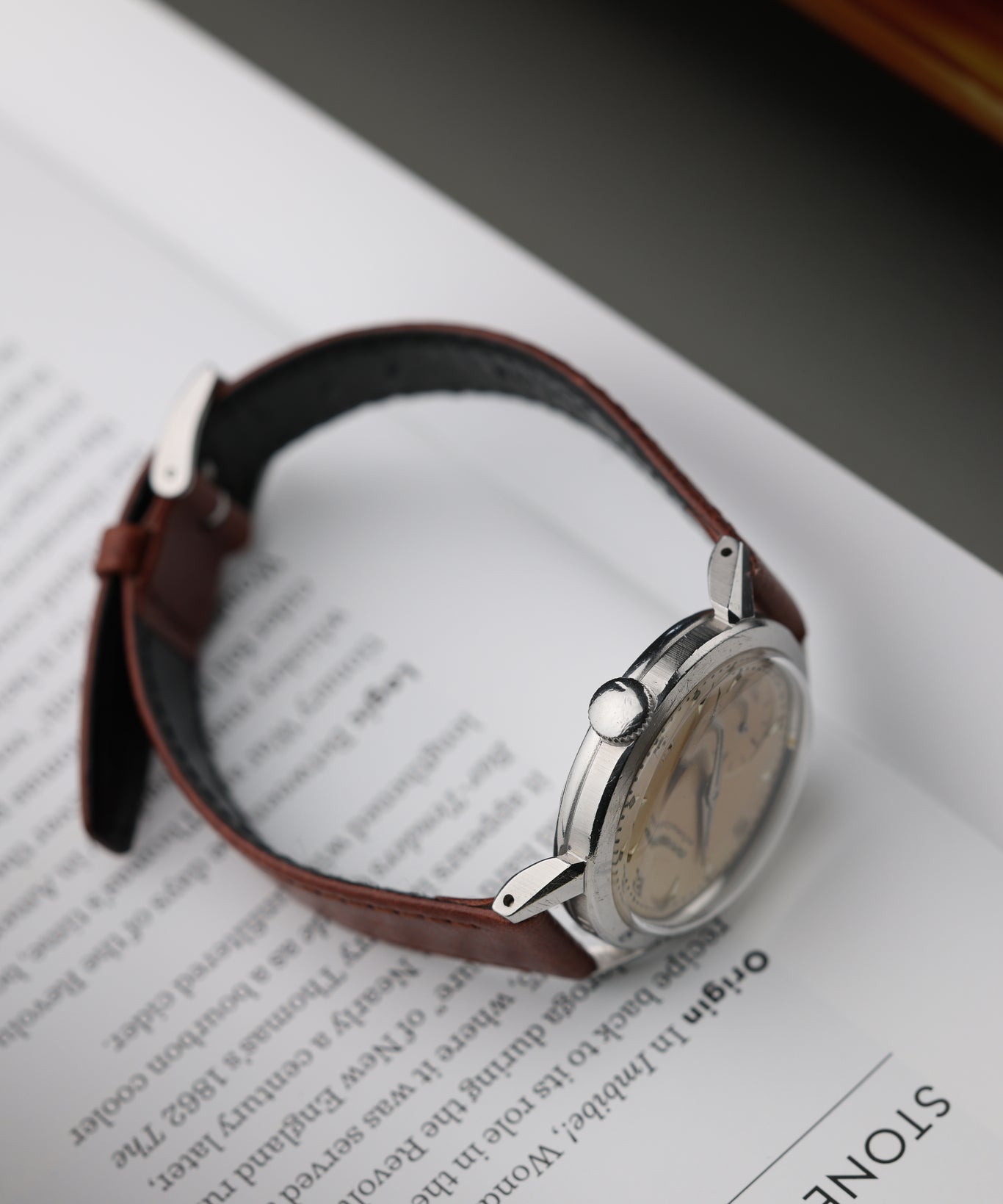 Movado Automatic, Cream Dial with Sub-Seconds, c.1940s (Cal. 115, François Borgel Case)